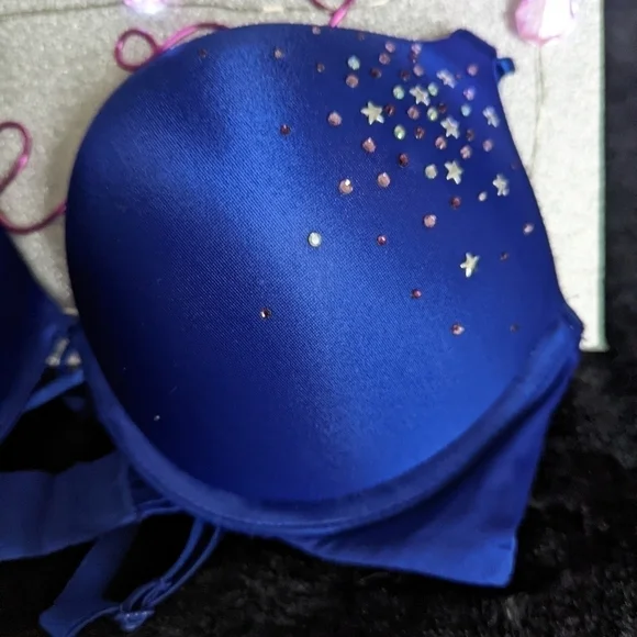 Victoria's Secret Miraculous Plunge Bra - Picture 4 of 7